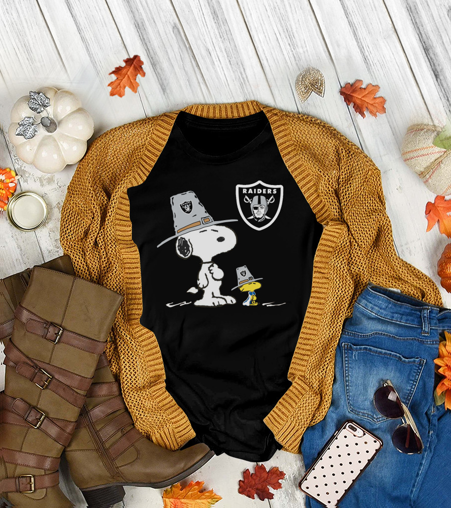 Raiders Snoopy And Woodstock Pilgrim Hat Football Tribute T-Shirt