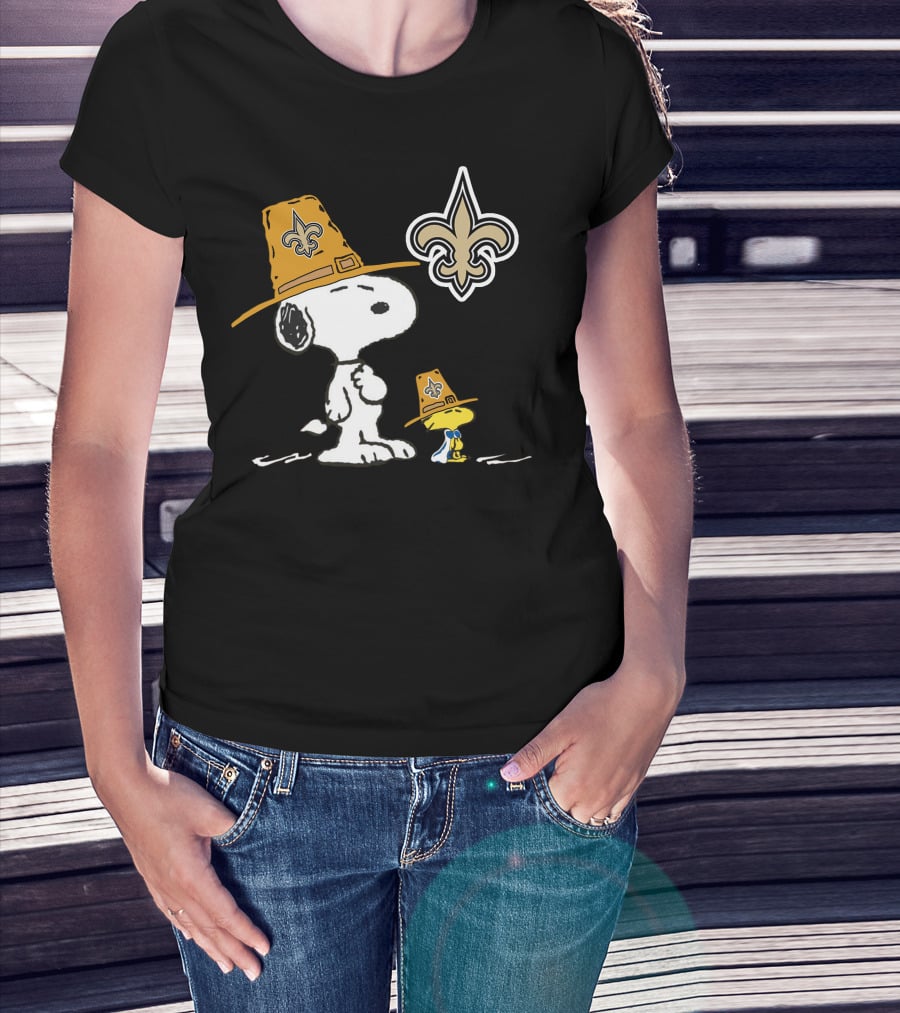 New Orleans Saints Snoopy And Woodstock Fleur-De-Lis Hat T-Shirt