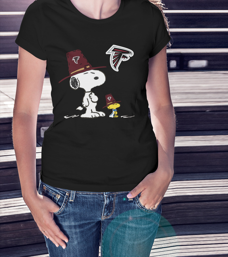 Snoopy And Woodstock In Atlanta Falcons Pilgrim Hats T-Shirt