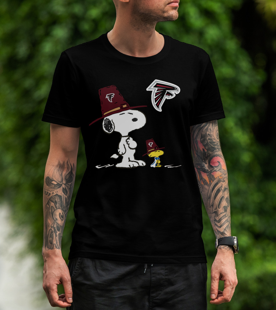 Snoopy And Woodstock In Atlanta Falcons Pilgrim Hats T-Shirt