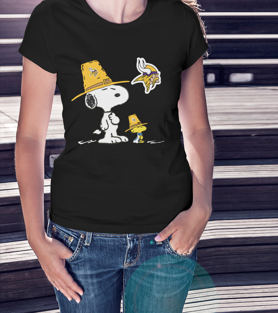 Vikings Snoopy And Woodstock Pilgrim Hats Nfl Mascot T-Shirt