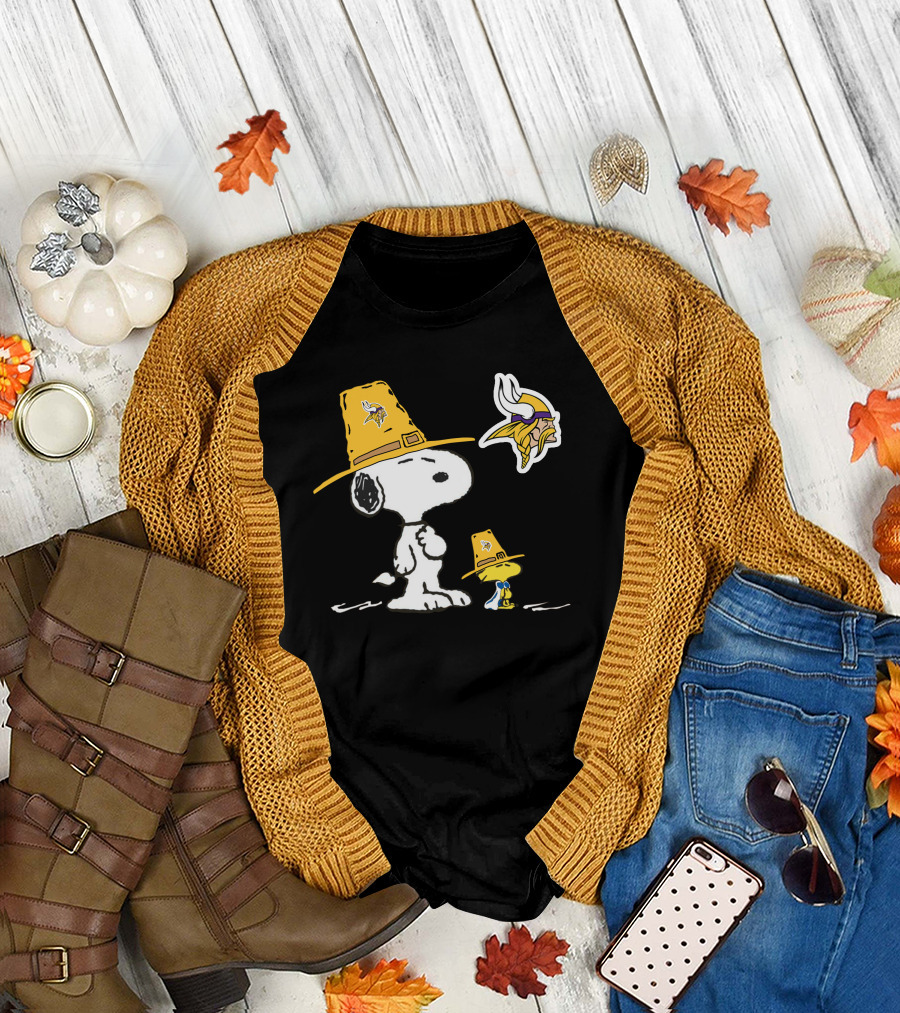 Vikings Snoopy And Woodstock Pilgrim Hats Nfl Mascot T-Shirt