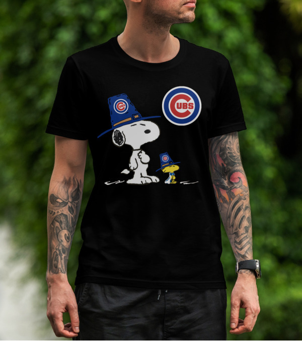 Chicago Cubs Snoopy Woodstock Pilgrim Hat T-Shirt