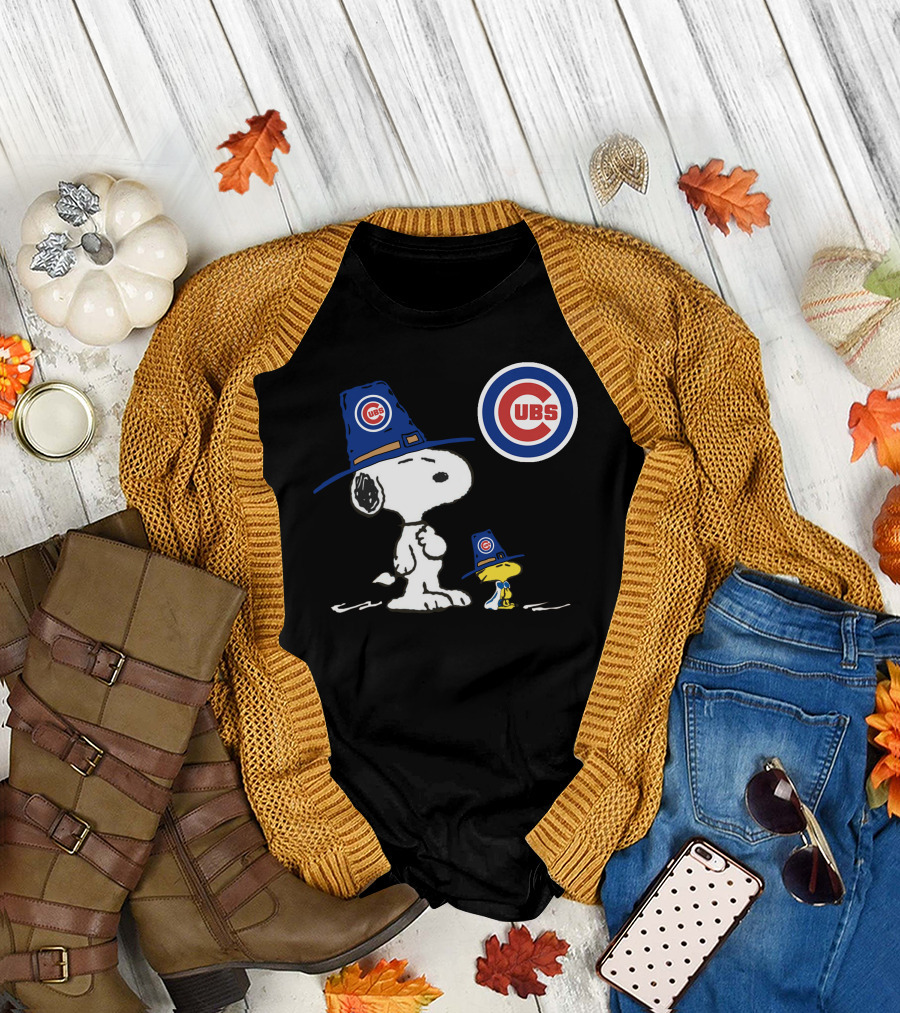 Chicago Cubs Snoopy Woodstock Pilgrim Hat T-Shirt