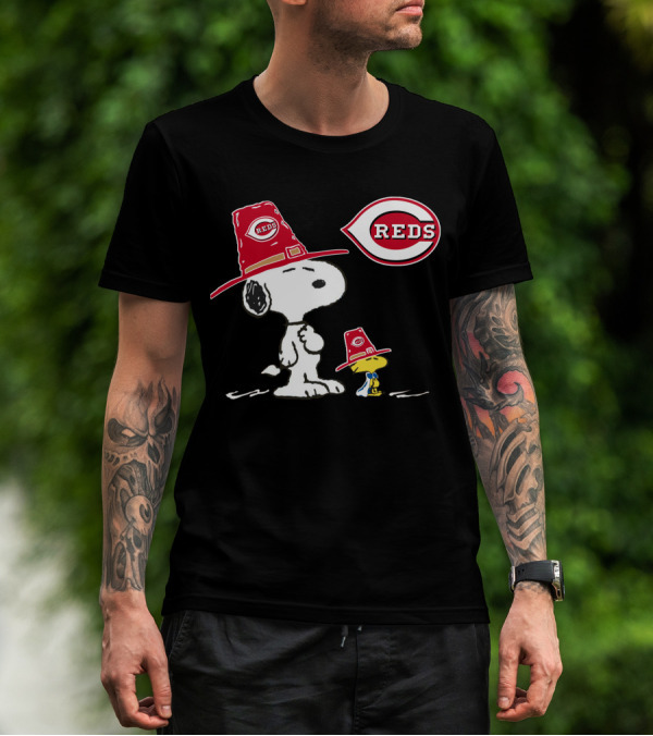 Cincinnati Reds Snoopy And Woodstock Baseball Fans T-Shirt