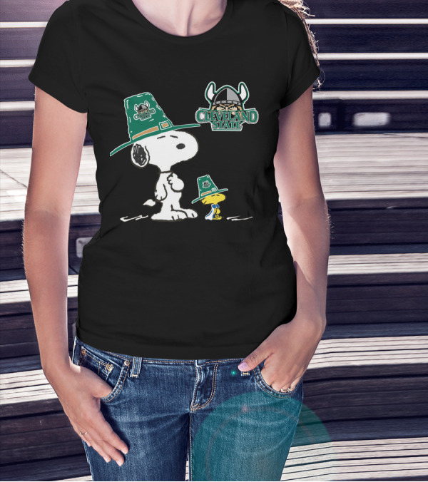 Cleveland State Vikings Snoopy And Woodstock In Green Pilgrim Hats T-Shirt