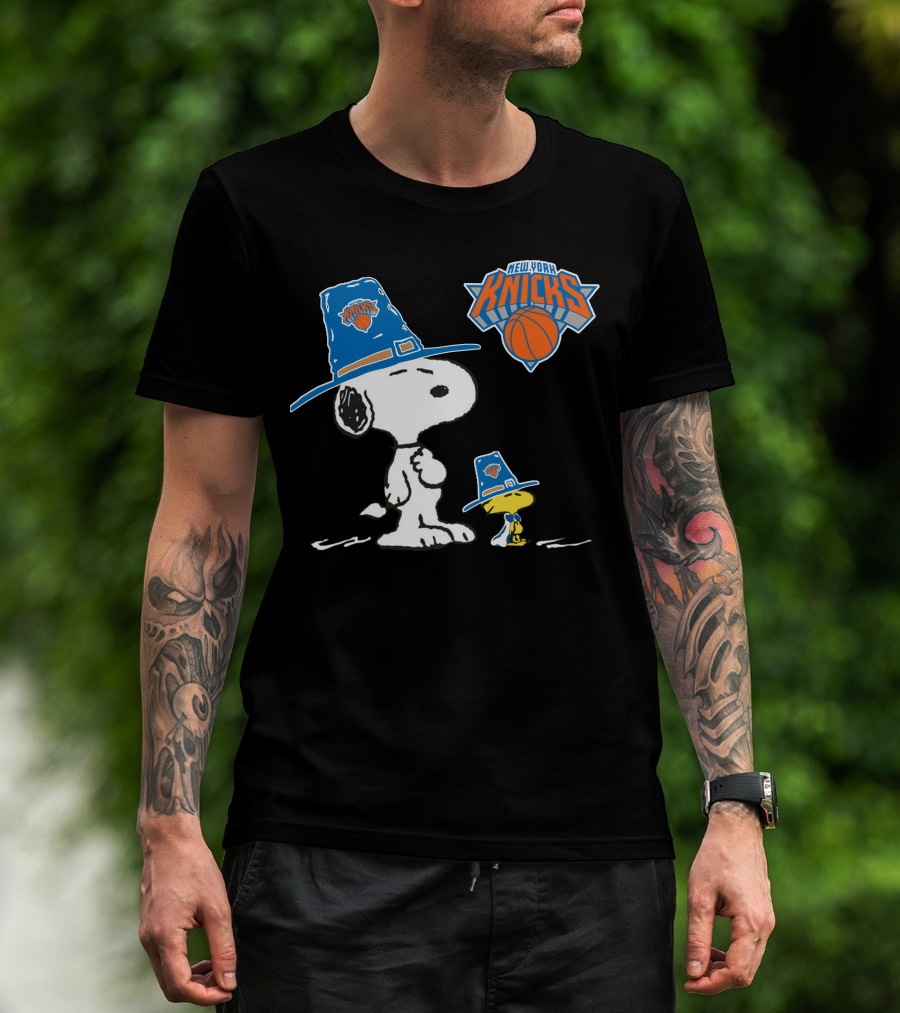 New York Knicks Snoopy And Woodstock Pilgrim Hats T-Shirt
