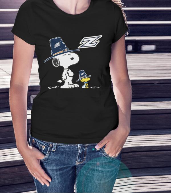 Akron Zips Snoopy And Woodstock In Big Hat With Z T-Shirt