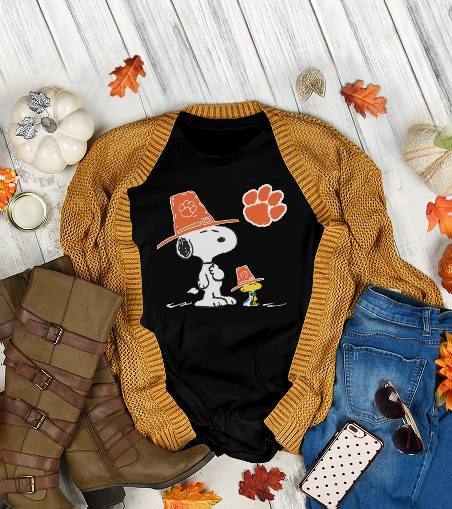 Clemson Tigers Snoopy and Woodstock Thanksgiving Hat Football Paw T-Shirt