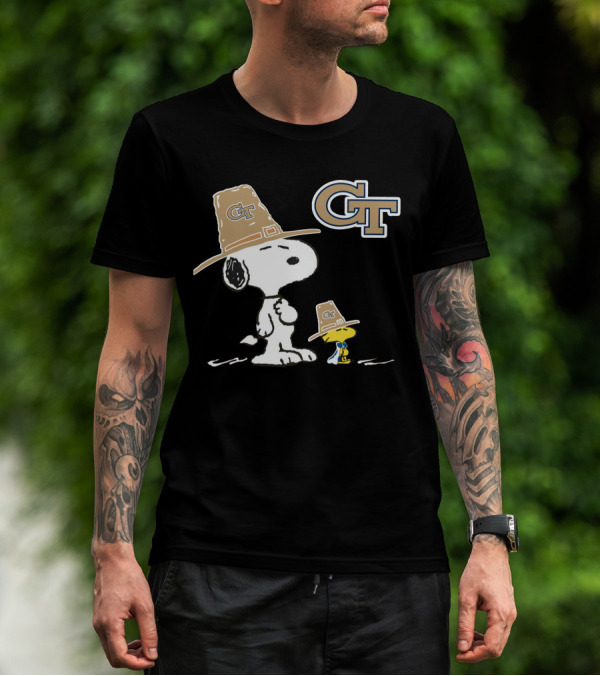 Georgia Tech Yellow Jackets Snoopy And Woodstock With Pilgrim Hats GT T-Shirt
