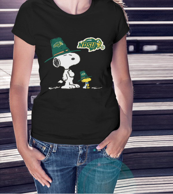 NDSU Bison Snoopy And Woodstock Green Hat Peanuts T-Shirt