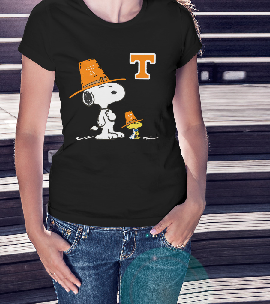 Tennessee Volunteers Snoopy Woodstock Football Fan Gear T-Shirt