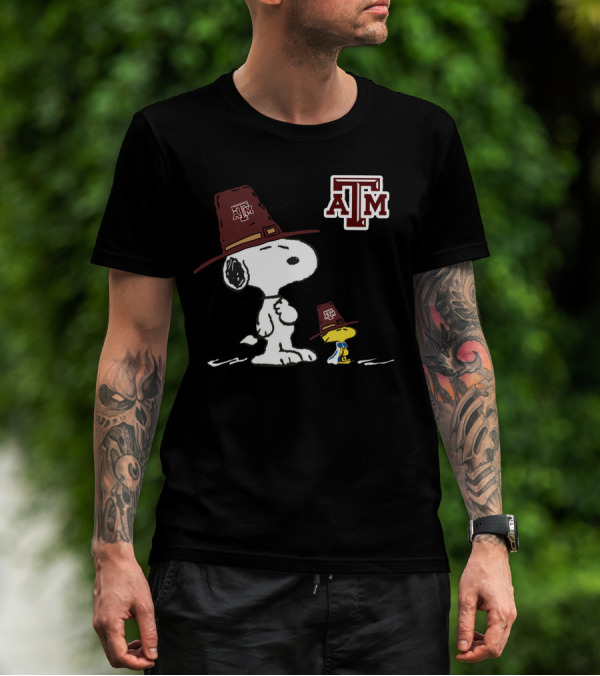 Texas A&M Aggies Snoopy And Woodstock Pilgrim Hat T-Shirt