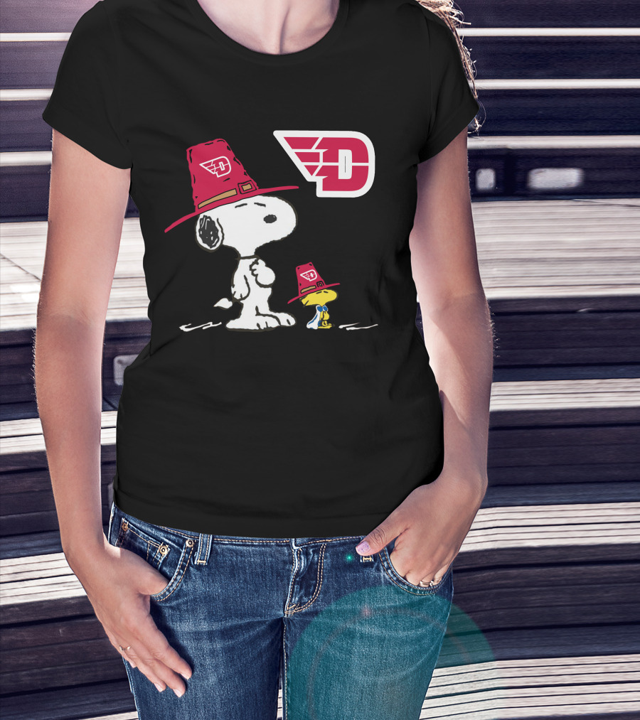 Dayton Flyers Snoopy And Woodstock Pilgrim Hats T-Shirt