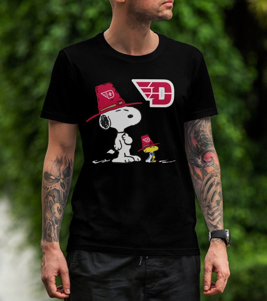 Dayton Flyers Snoopy And Woodstock Pilgrim Hats T-Shirt