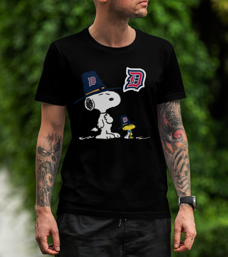 Snoopy Woodstock Duquesne Pilgrim Hat Emblem T-Shirt