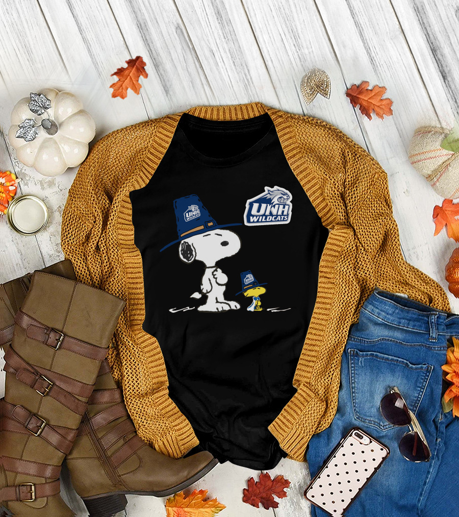 UNH Wildcats Snoopy and Woodstock Pilgrim Hat T-Shirt