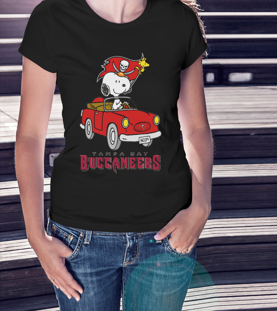 Tampa Bay Buccaneers Snoopy Driving Red Car T-Shirt