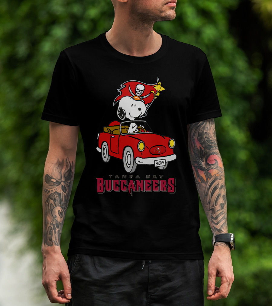 Tampa Bay Buccaneers Snoopy Driving Red Car T-Shirt
