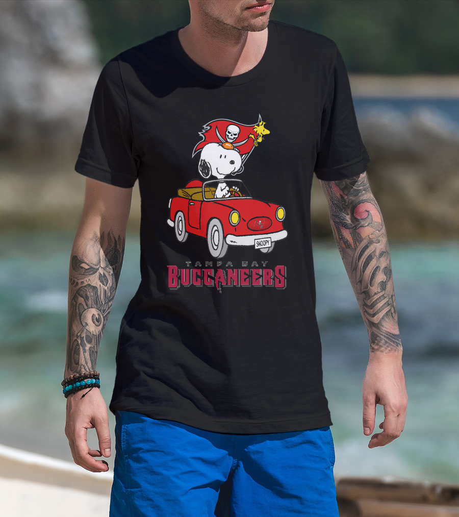 Tampa Bay Buccaneers Snoopy Driving Red Car T-Shirt
