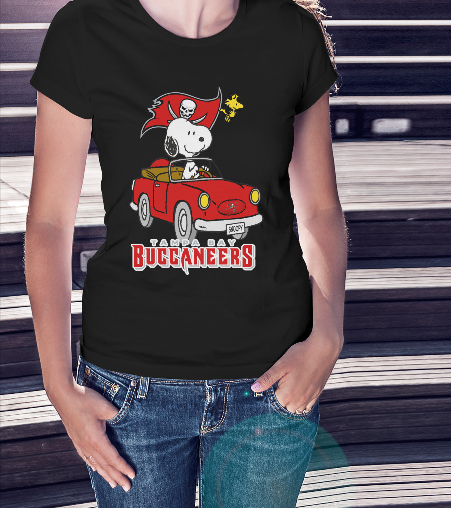 Tampa Bay Buccaneers Snoopy Driving Peanuts Woodstock Car Football Fan T-Shirt