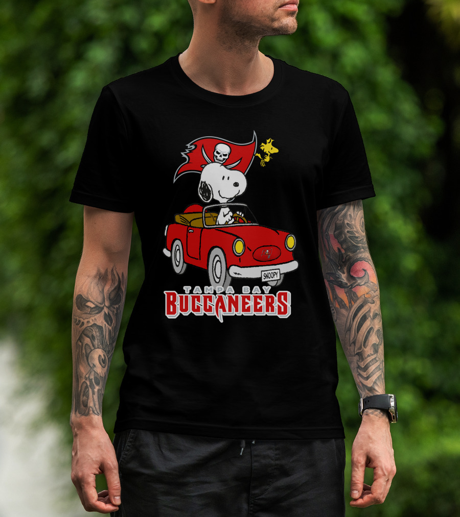 Tampa Bay Buccaneers Snoopy Driving Peanuts Woodstock Car Football Fan T-Shirt