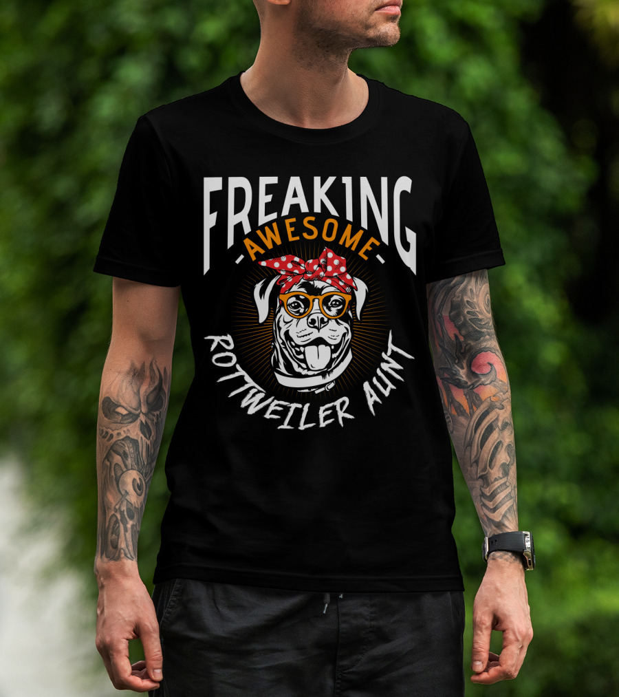 Freaking Awesome Rottweiler Aunt T-Shirt