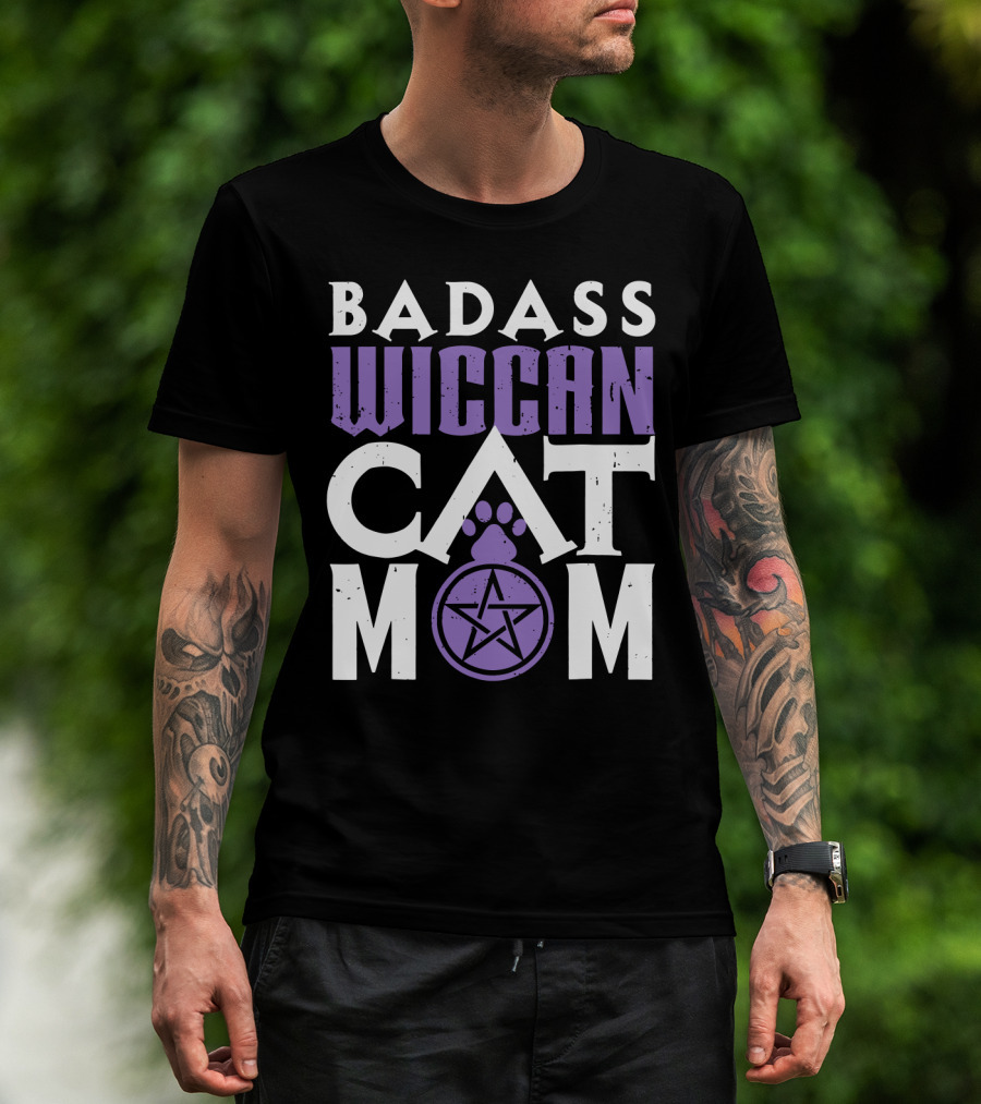 Badass Wiccan Cat Mom With Pentagram Paw Prints T-Shirt