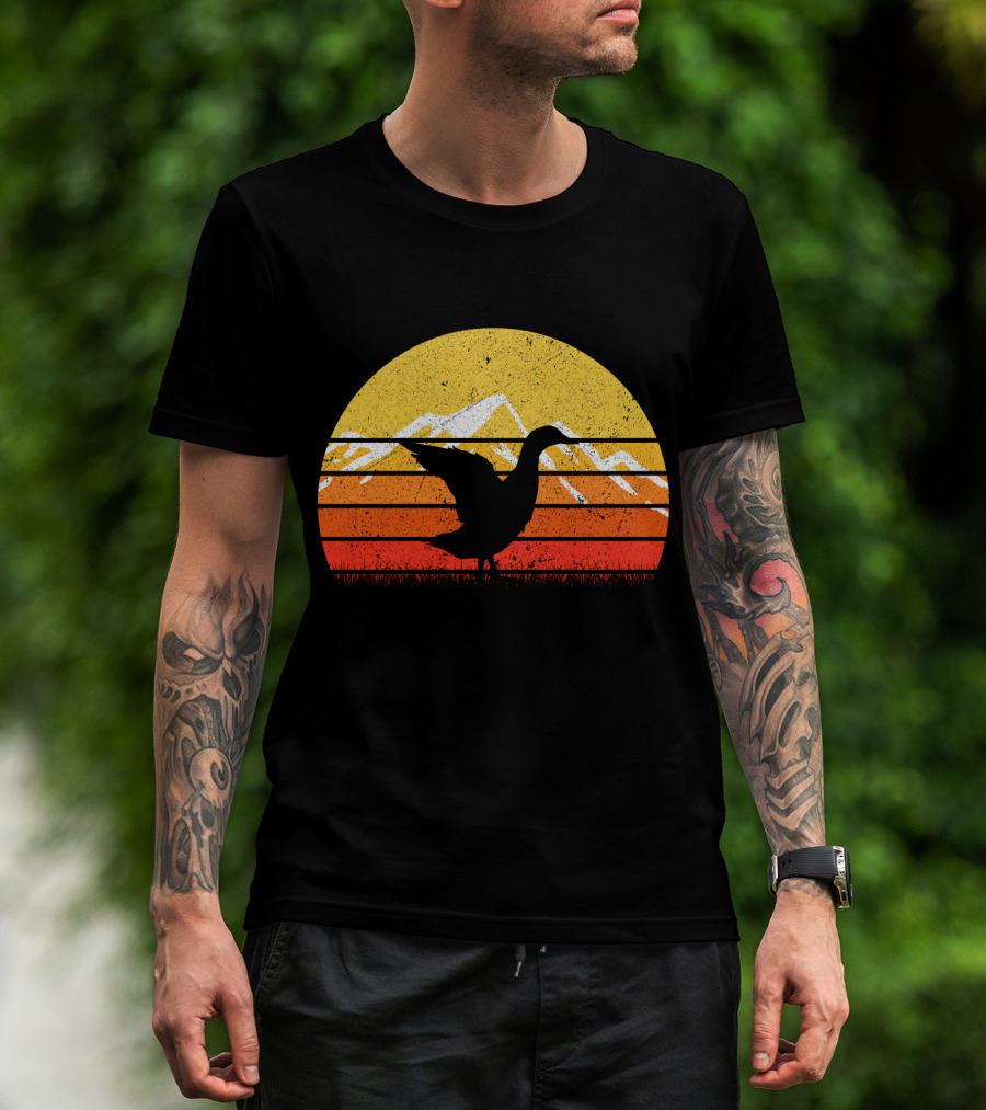 Retro Vintage Duck Silhouette With Sunset And Mountain Stripes T-Shirt