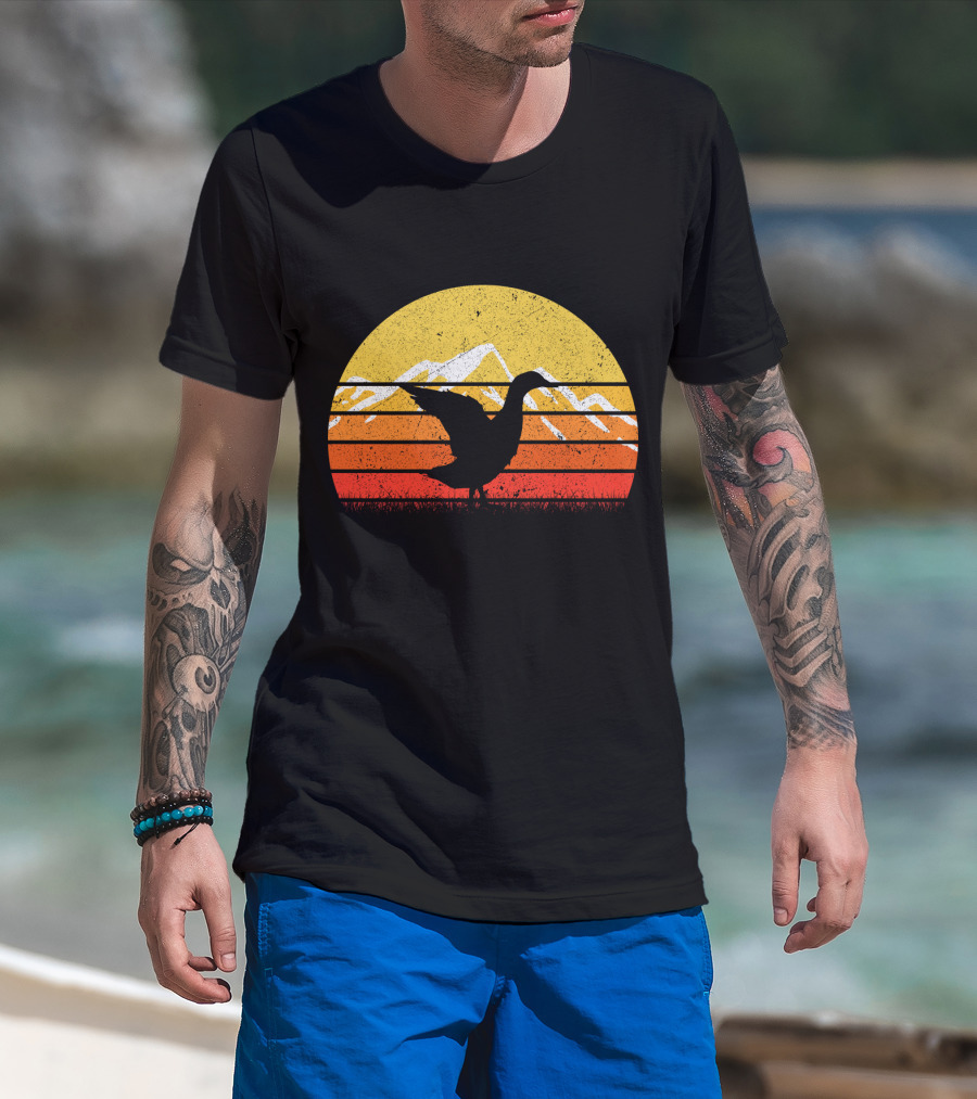 Retro Vintage Duck Silhouette With Sunset And Mountain Stripes T-Shirt