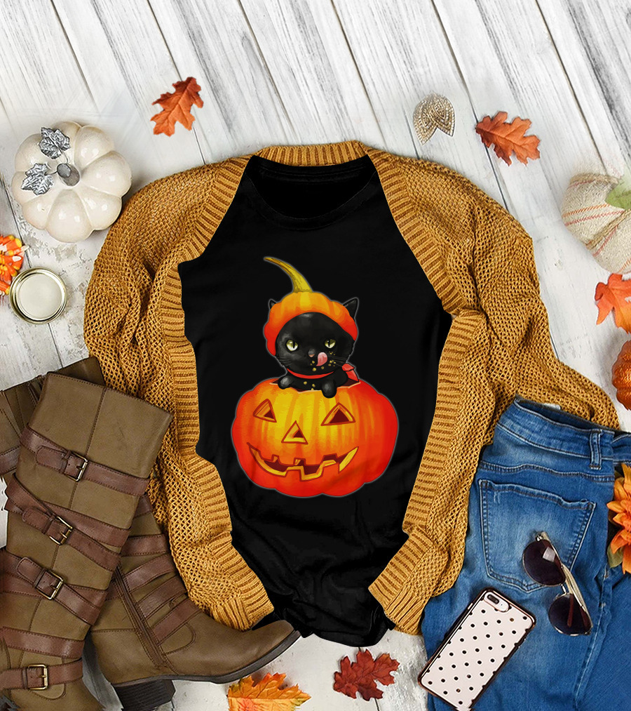 Funny Halloween Cats And Pumpkins With Scary Black Cat T-Shirt