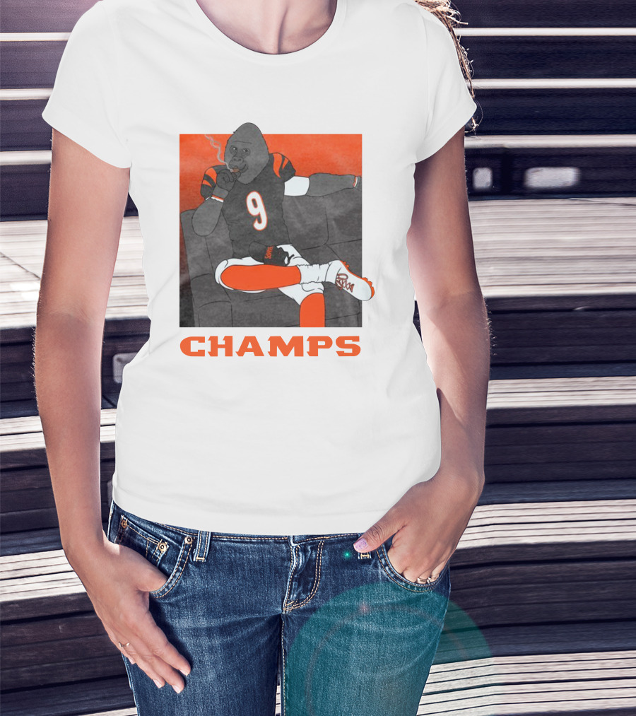 Champs Barstools Big Cat Smoking Gorilla Number 9 Football Player T-Shirt