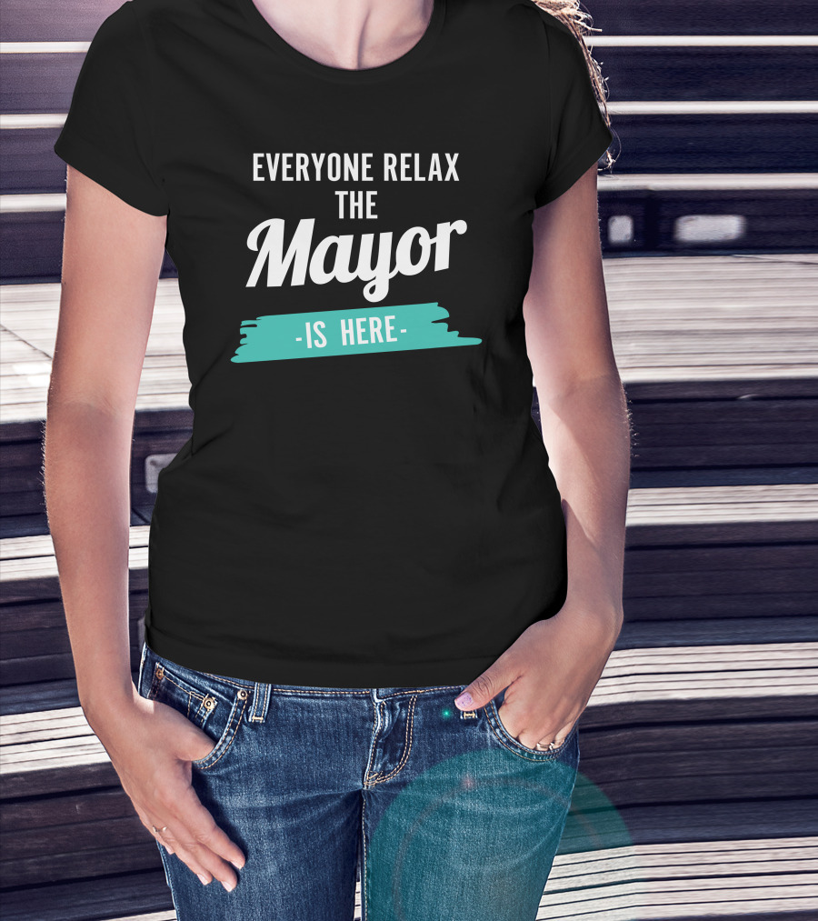 Everyone Relax The Mayor Is Here Relaxed Confidence T-Shirt