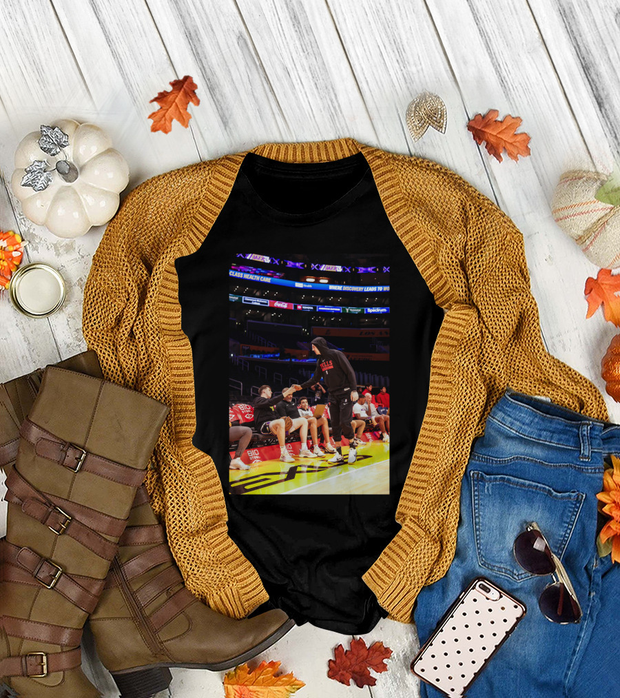 Austin Reaves And Alex Caruso NBA Courtside Handshake Bulls Lakers T-Shirt