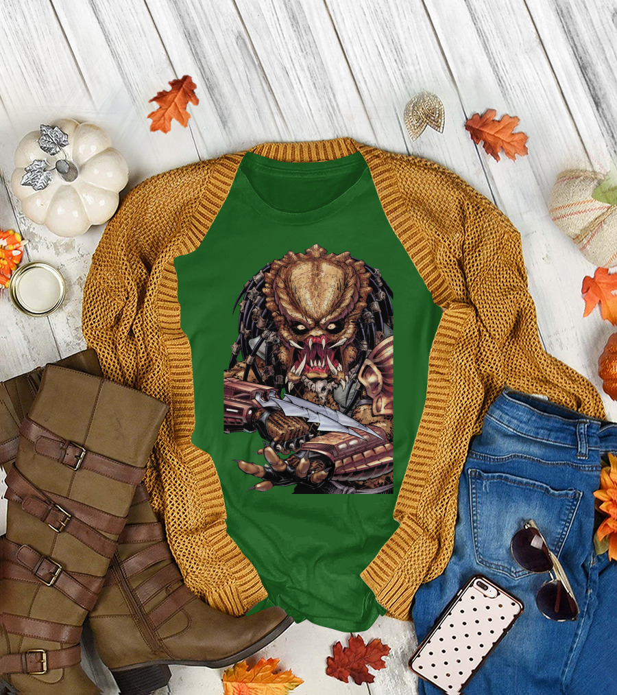 Predator Alien Holding Blade Comic T-Shirt