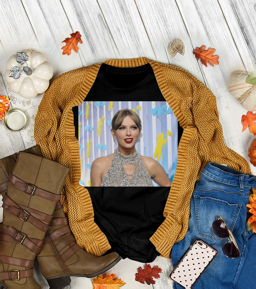 Taylor Swift MTV VMA Red Carpet Look with Silver Sequin Dress T-Shirt