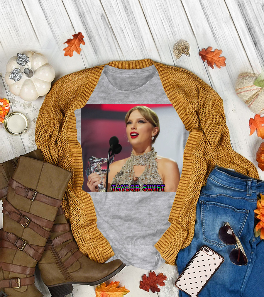 TAYLOR SWIFT SINGER SONGWRITER AWARD MOMENT T-Shirt