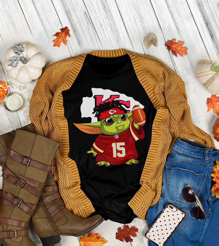 Star Wars Baby Yoda Mandalorian Kansas City Chiefs Patrick Mahomes 15 Merch T-Shirt