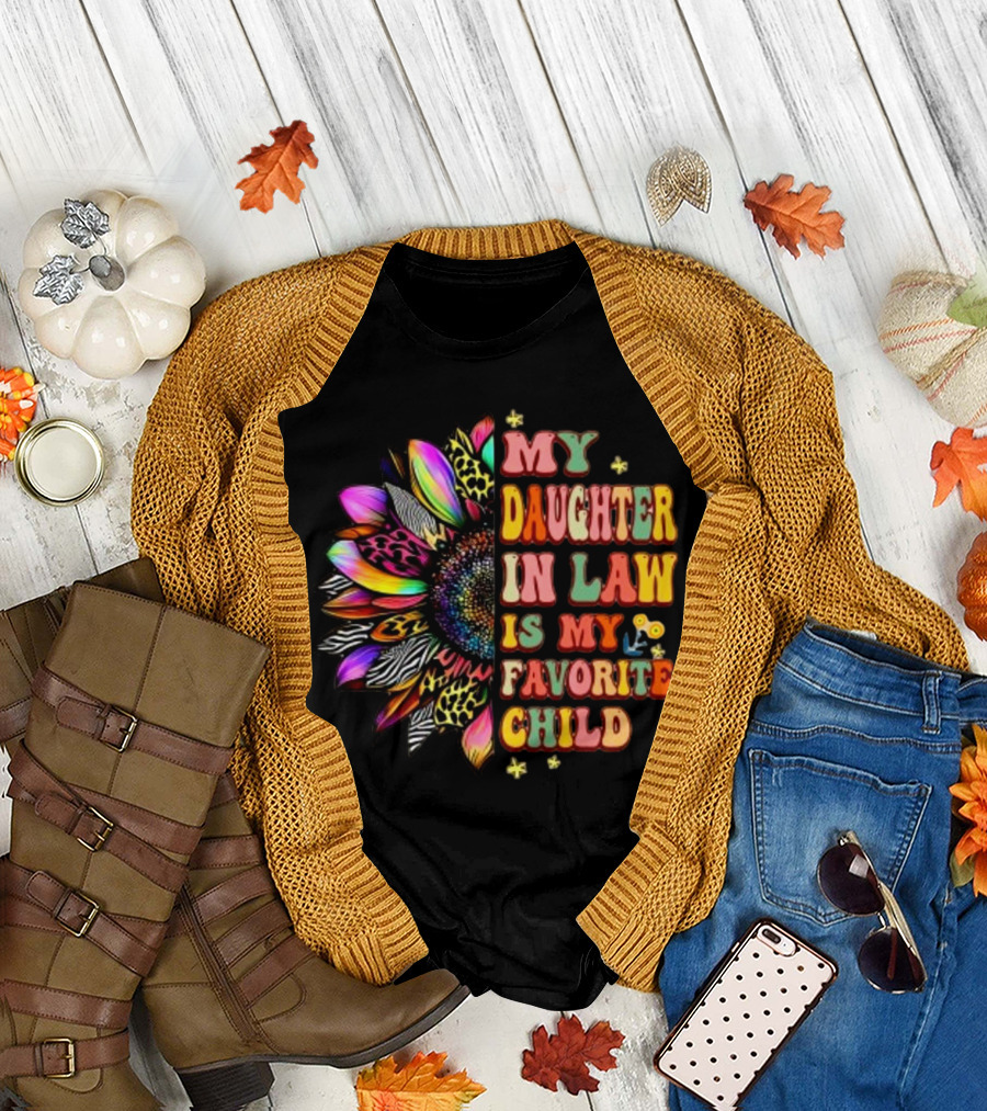 My Daughter in Law Is My Favorite Child Groovy Mother's Day Flower T-Shirt
