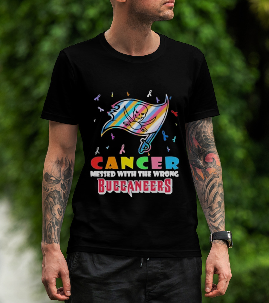 Cancer Messed With The Wrong Buccaneers Rainbow Skull Flag And Ribbons T-Shirt