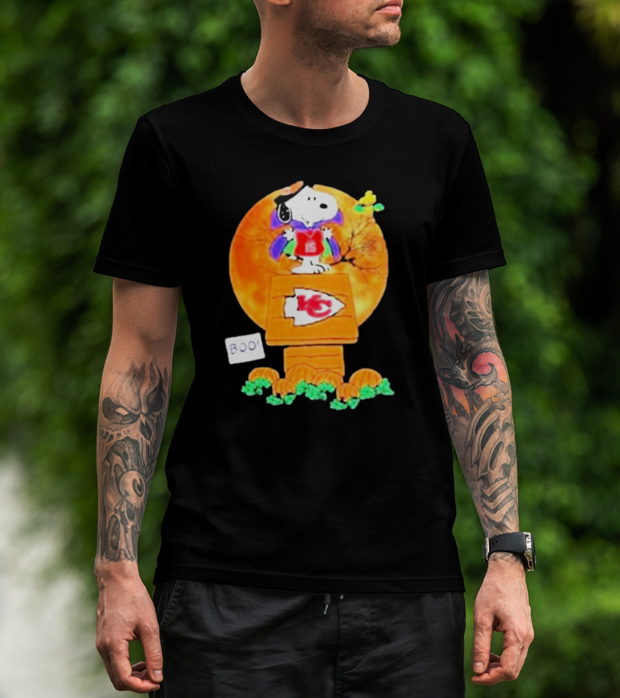 Snoopy Woodstock Witch Boo Kansas City Chiefs Halloween Peanuts Charlie Brown 15 T-Shirt