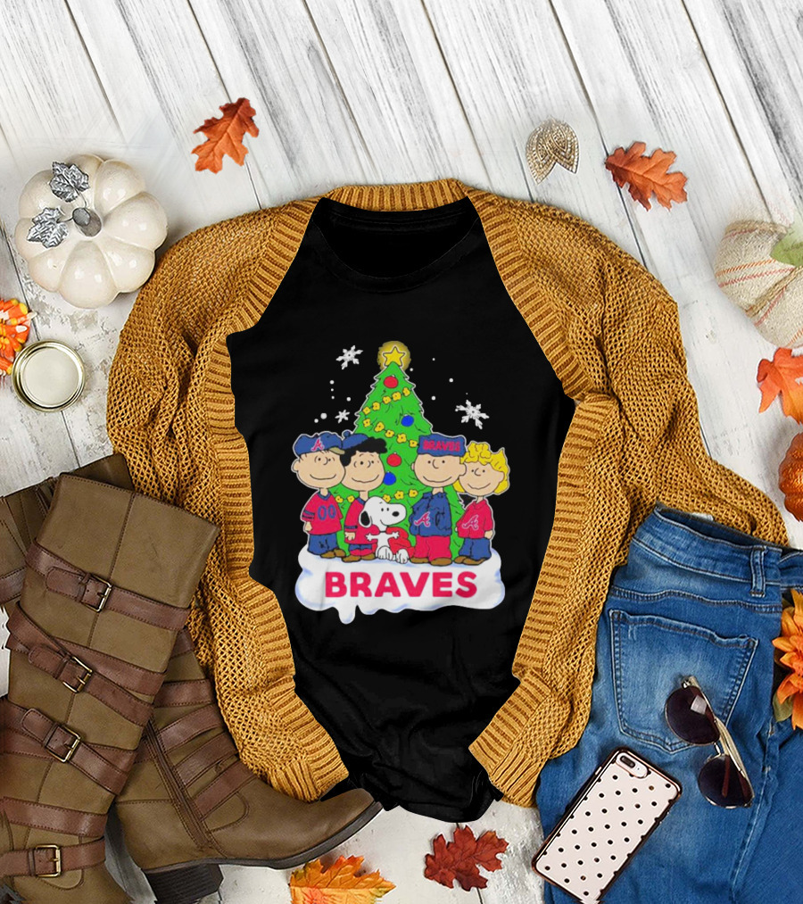 Atlanta Braves Peanuts Christmas Tree with Snoopy Characters T-Shirt