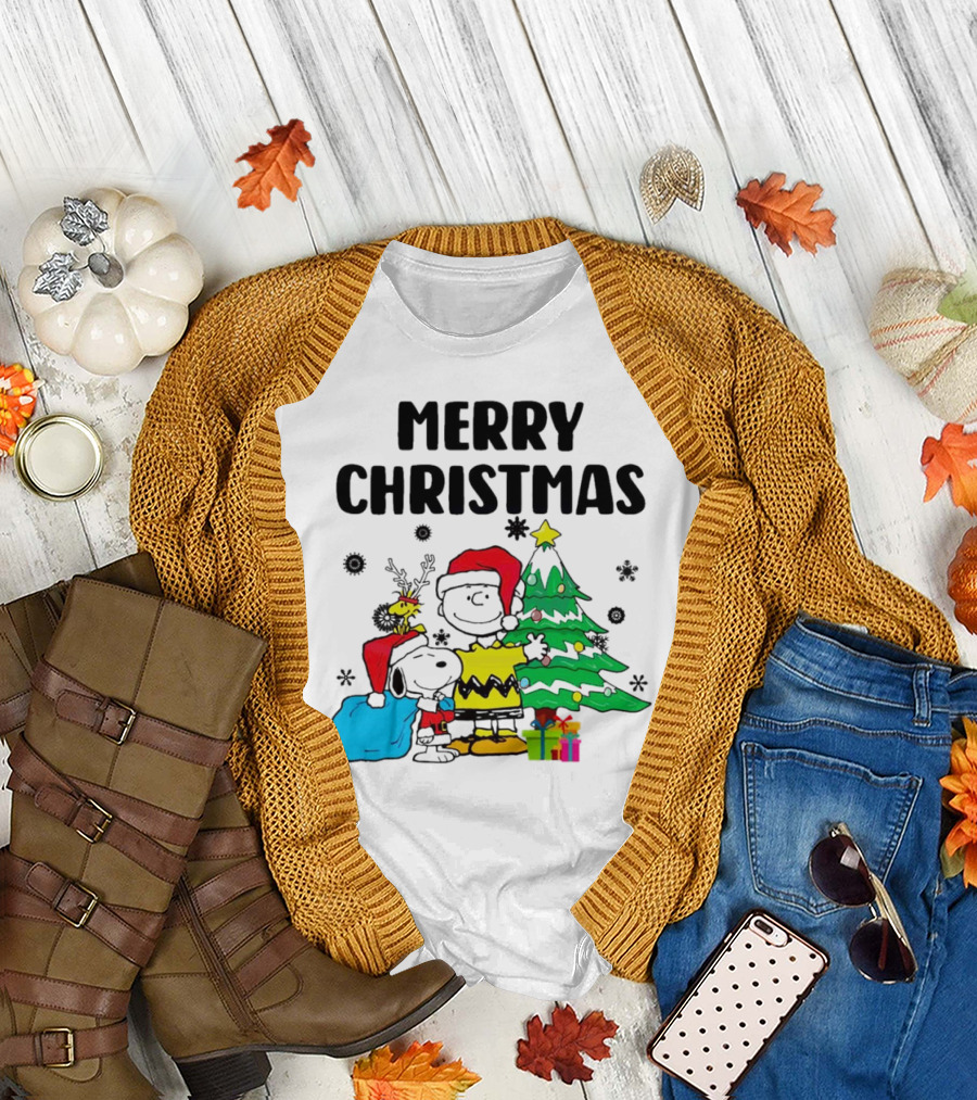 Charlie Snoopy Woodstock Merry Christmas Tree Santa Hats T-Shirt