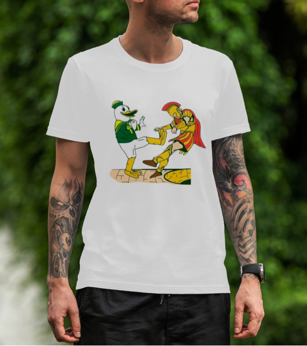 USC Trojans Versus Oregon Ducks Kick Scene T-Shirt