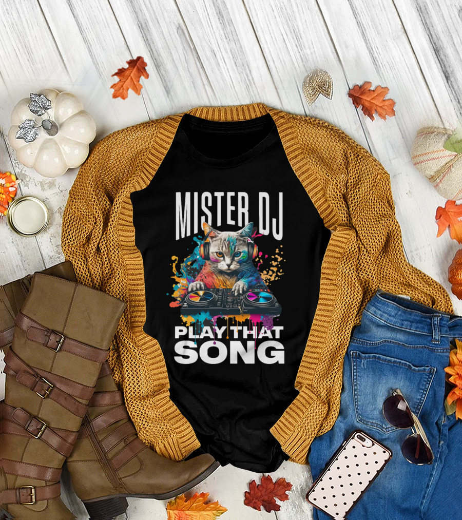 Mister DJ Play That Song Cat with Headphones on Turntable T-Shirt