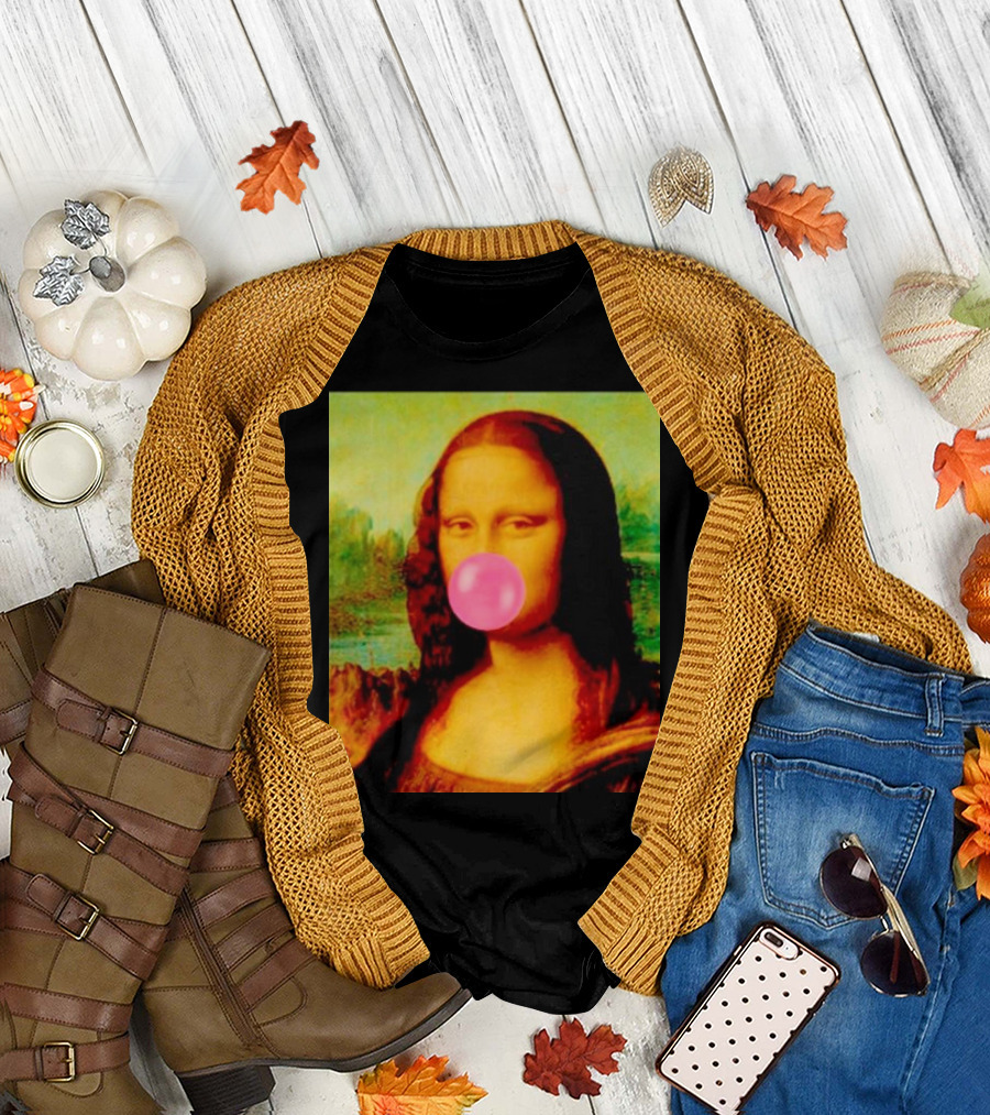 Mona Lisa Blowing Pink Bubble Gum T-Shirt