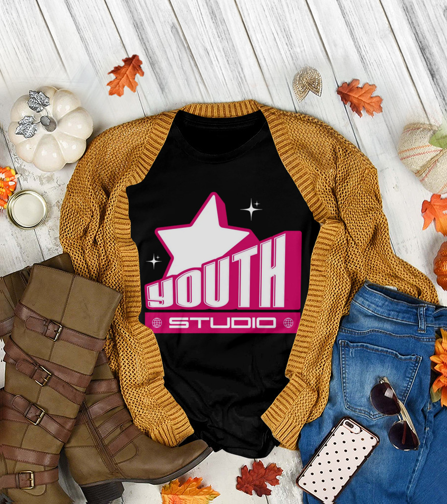 Youth Studio Magenta Y2k Streetwear T-Shirt