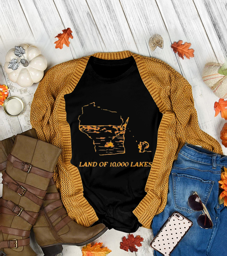 Land Of 10,000 Lakes Wisconsin Map Fishing Scene T-Shirt