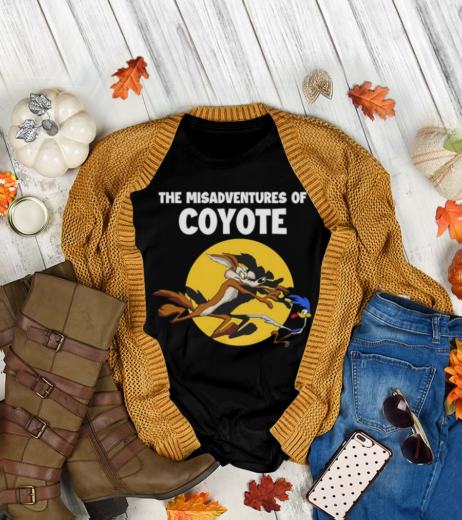 The Misadventures of Coyote and Road Runner Chase Scene Moon背景 T-Shirt