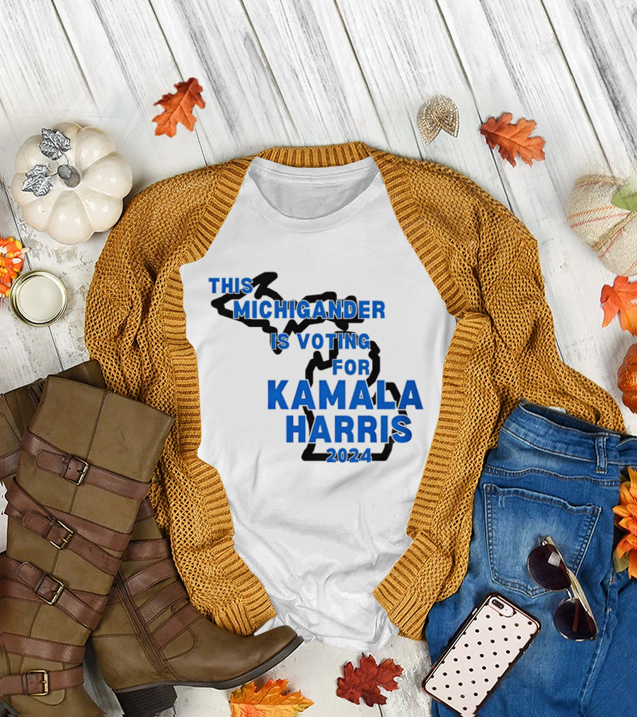 This Michigander Is Voting For Kamala Harris 2024 Map T-Shirt